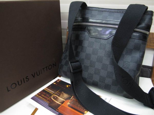 Những lý do nên dùng túi đeo chéo nam LV (Louis Vuitton)