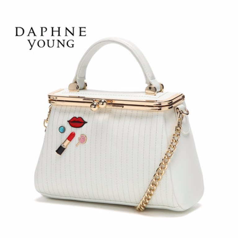 Tại sao nên lựa chọn túi xách da Daphne để đi dạo phố