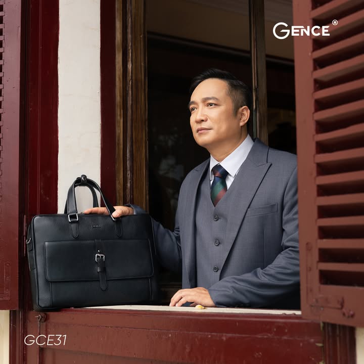 Túi xách công sở nam GCE31 da Mill cao cấp màu đen trong bối cảnh công sở
